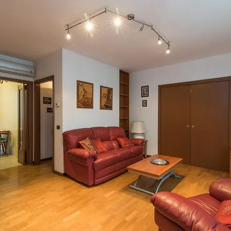 Central Station Apartment *